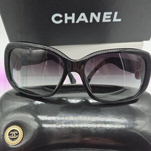 SCH1 - Authentic Chanel Bouton Collection sunglasses, model 5191 501/3C